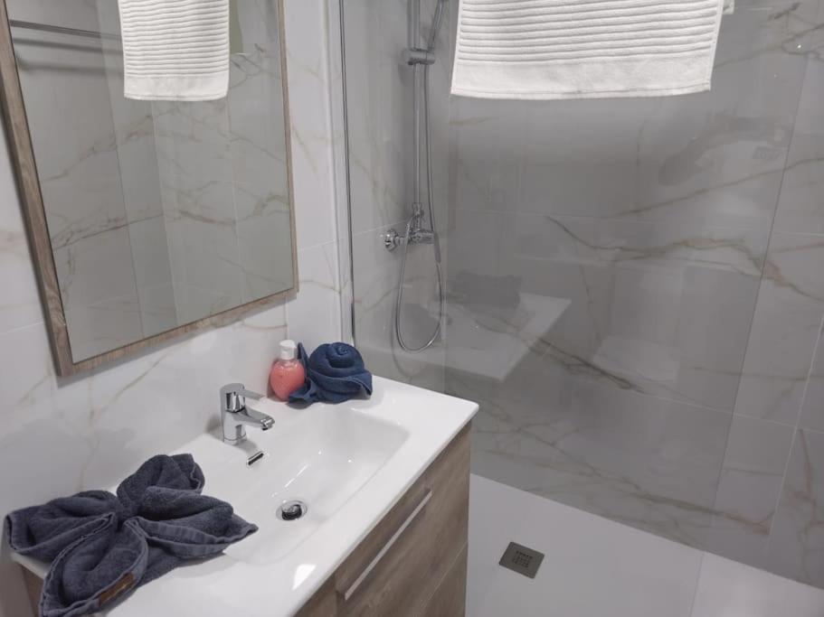 Tao City Center Apartment With Fee Wifi And Air Con By Namaste Elite Torremolinos Exterior photo