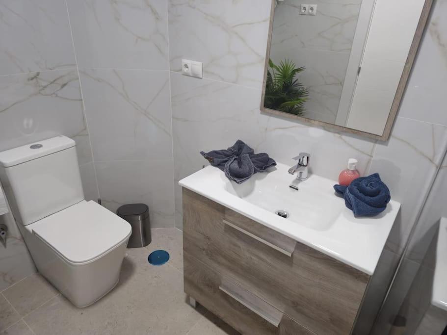 Tao City Center Apartment With Fee Wifi And Air Con By Namaste Elite Torremolinos Exterior photo